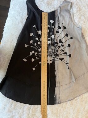 Sleeveless Black & Cream Graphic Tank Top